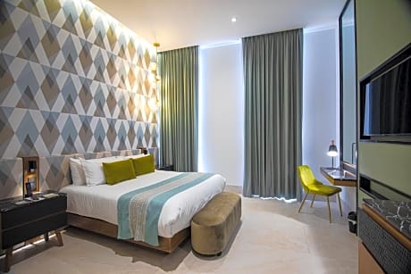 Deluxe King Suite