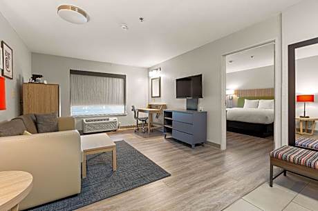 One-Bedroom King Suite