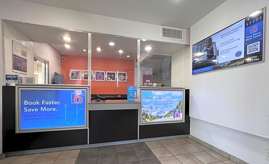Motel 6-Bakersfield, CA - South