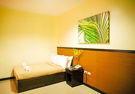 Double Standard (1 Double bed)