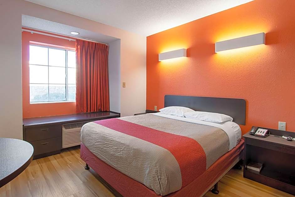 Motel 6-El Paso, TX - Southeast