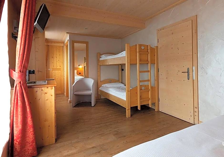 Foto 1 de 3 de Quadruple Room