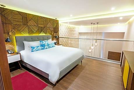 King Mezzanine Room