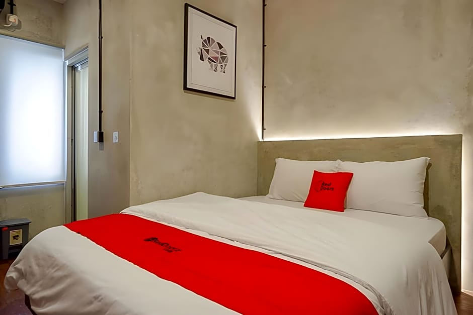 RedDoorz Plus near Kawasan Sam Poo Kong Semarang