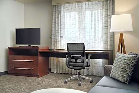 One-Bedroom King Suite with Sofa Bed and Adapted Tub - Mobility and Hearing Accessible