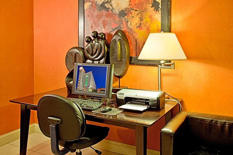 Holiday Inn At the Campus By IHG