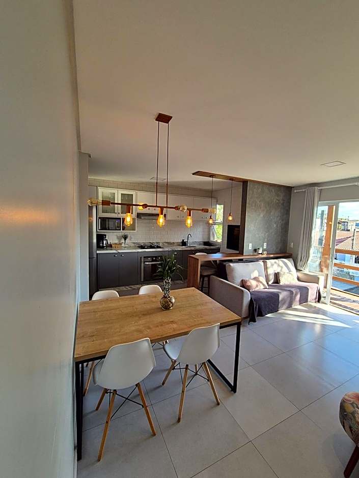 Casa no segundo andar na Praia da Cal com ar e sacada