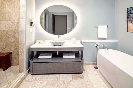 Studio 1 King Partial Oceanview W Balcony