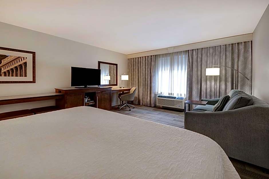 Hampton Inn By Hilton & Suites Milwaukee West