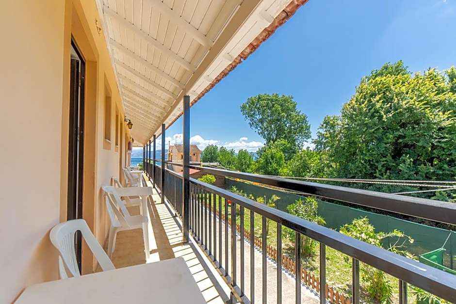 Sandy Beach Complex - Poolside Studios & Seaside Apartments