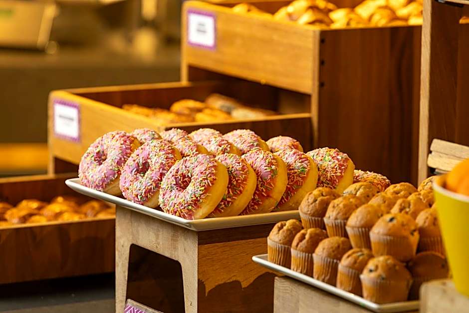 Moxy by Marriott London Heathrow Airport