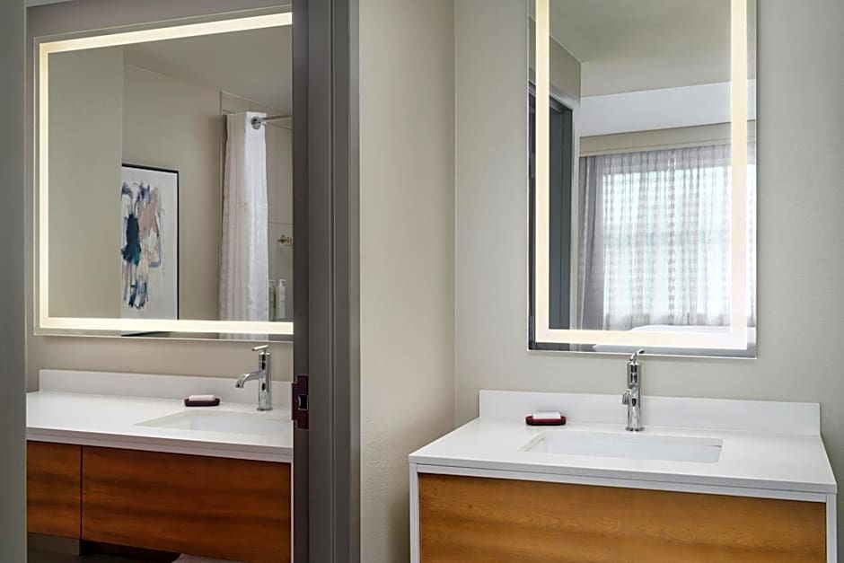 Embassy Suites by Hilton Hampton Convention Center