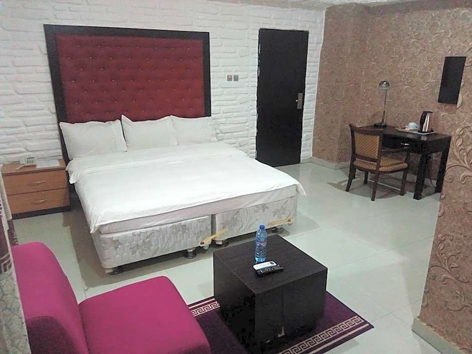 First B&R Hotel