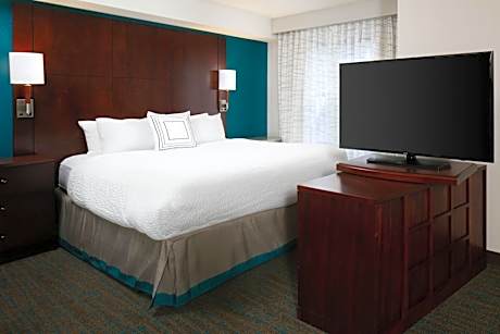 King Studio with Sofa Bed