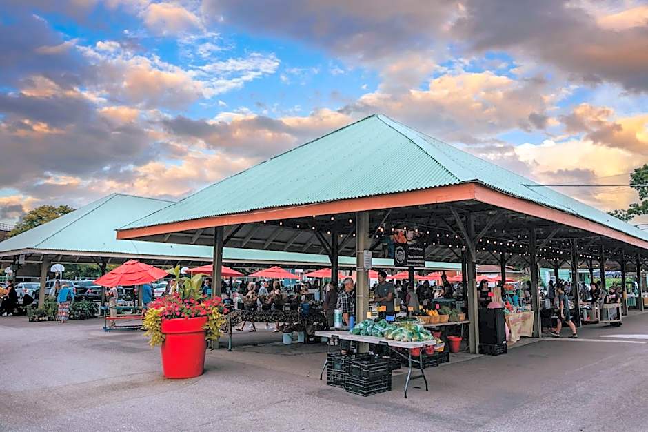 Holiday Inn Express And Suites St.Thomas. By IHG