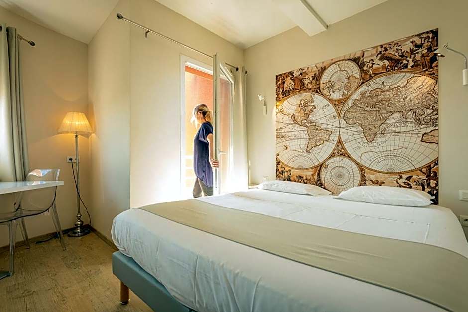 Hotel Grand Cap Rooftop Pool