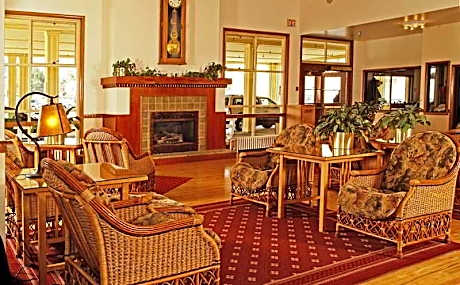 Mammoth Hot Springs Hotel