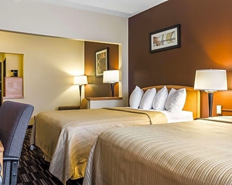 2 Queen Beds, Suite, Nonsmoking