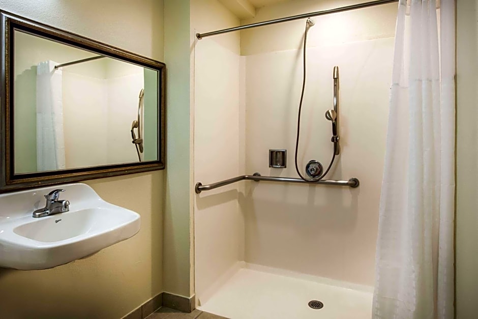 Days Inn & Suites by Wyndham Antioch