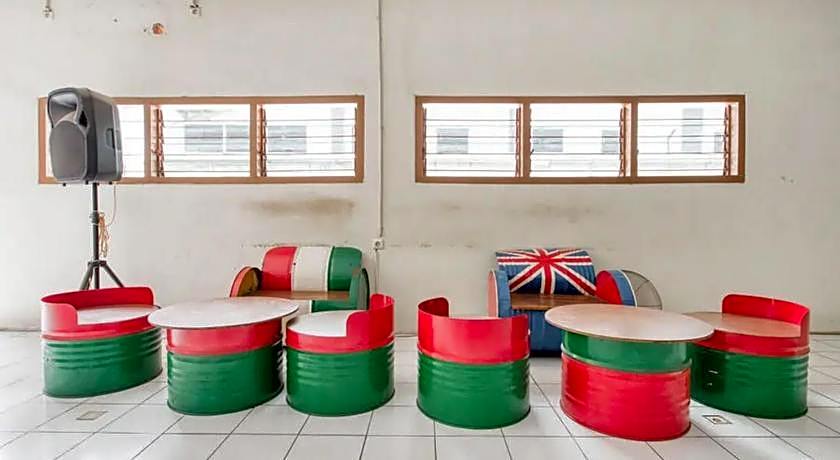 RedDoorz Plus near Galaxy Mall