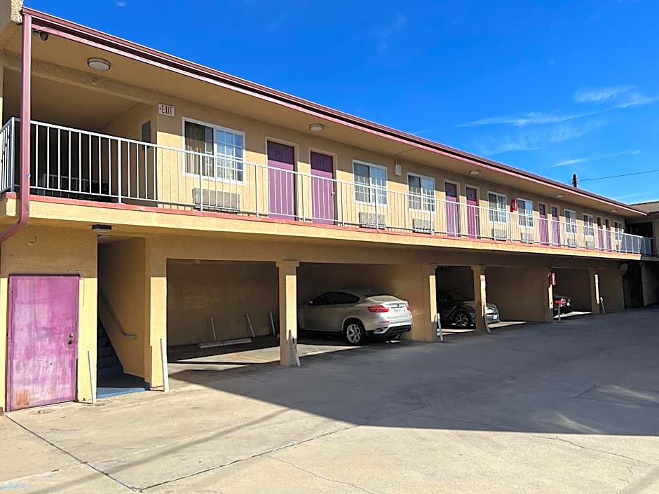 Deluxe Inn LA