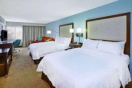 Deluxe Queen Room with Two Queen Beds - Non-Smoking