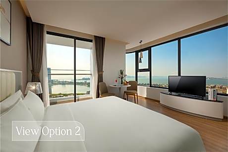 Deluxe Ocean View King Bed with Balcony