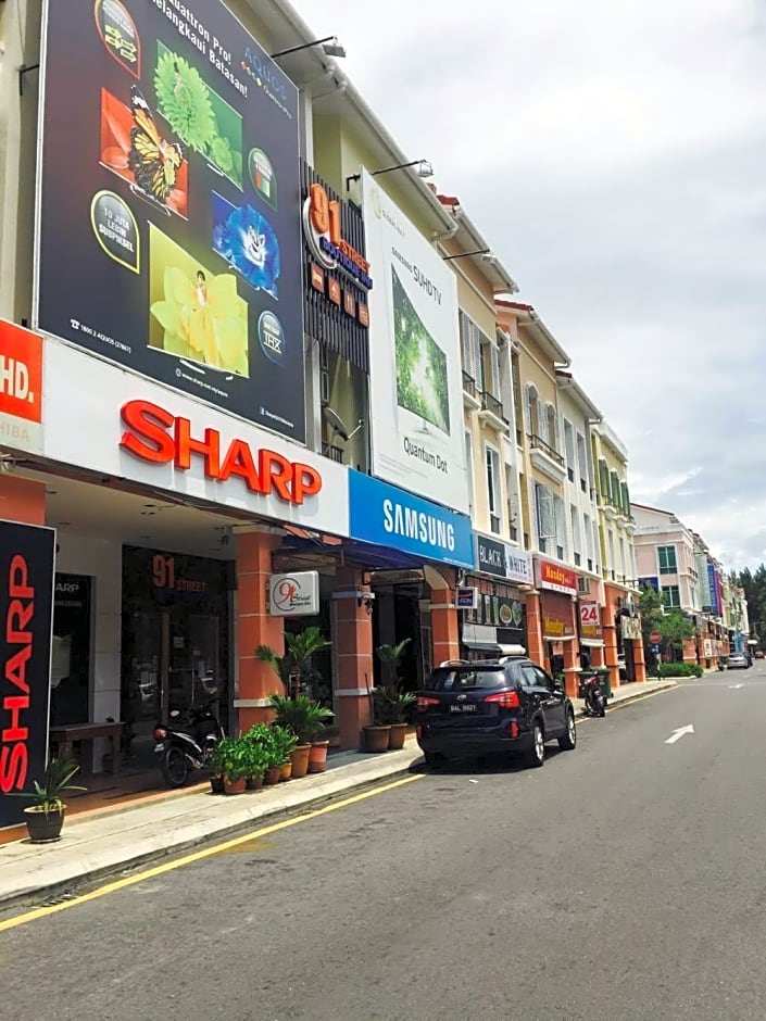 91 Street Boutique Inn