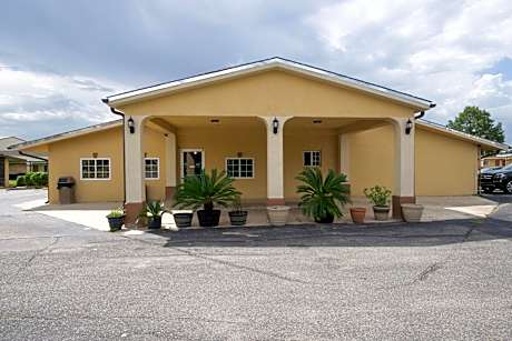 Woodridge Inn and Suites