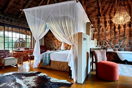 Luxury Private Bungalow with 2 Game Drives