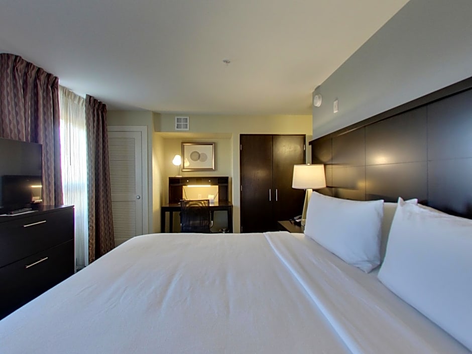 Staybridge Suites Madison - Fitchburg