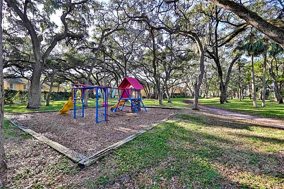Relaxing Spacious Coastal 3bd Gulfport Paradise