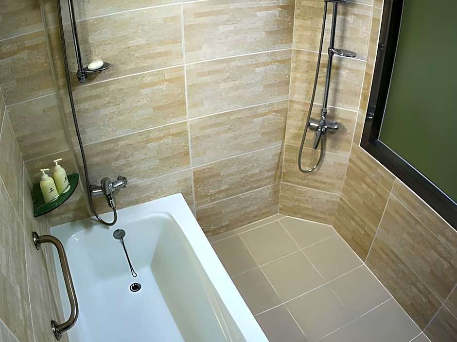 Metro Pol Tourist Hotel