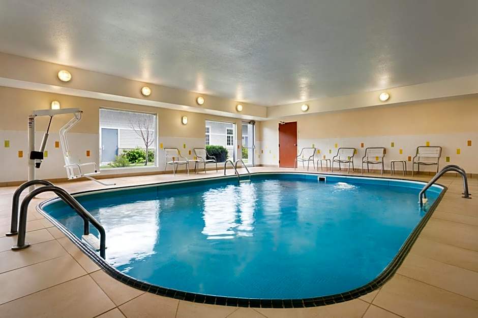 Amerivu Inn and Suites