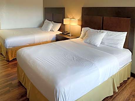 Queen Room with Two Queen Beds - Smoking