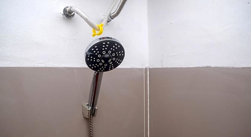 RedDoorz near Laweyan Gentan