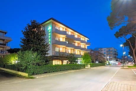 Hotel Parco dei Pini - 100mt dal Mare