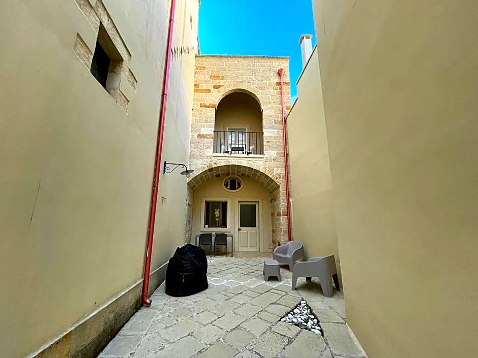 Palazzo de Carlo e il parco dei 7 pozzi