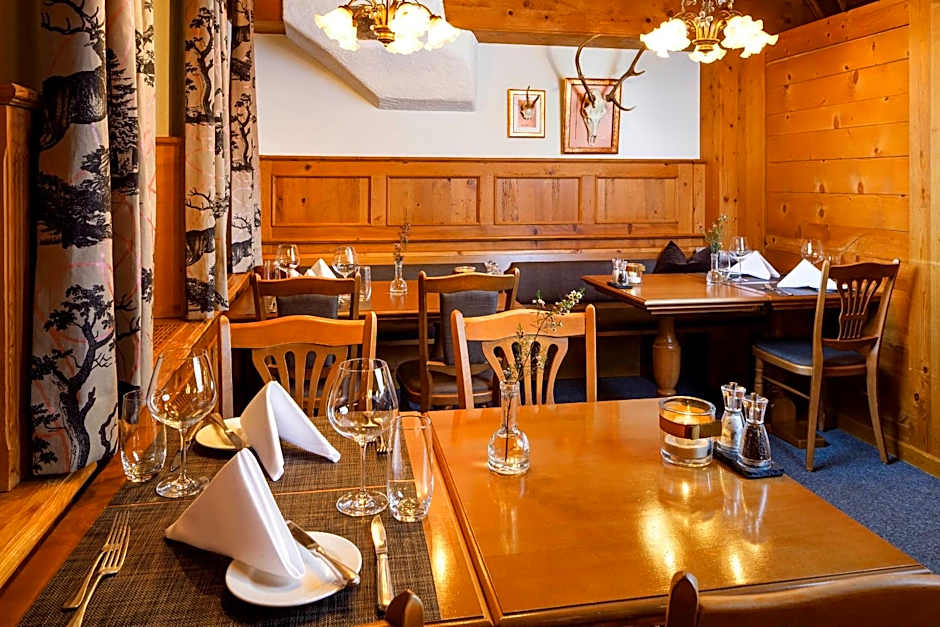 Hirschen Guesthouse - Village Hotel