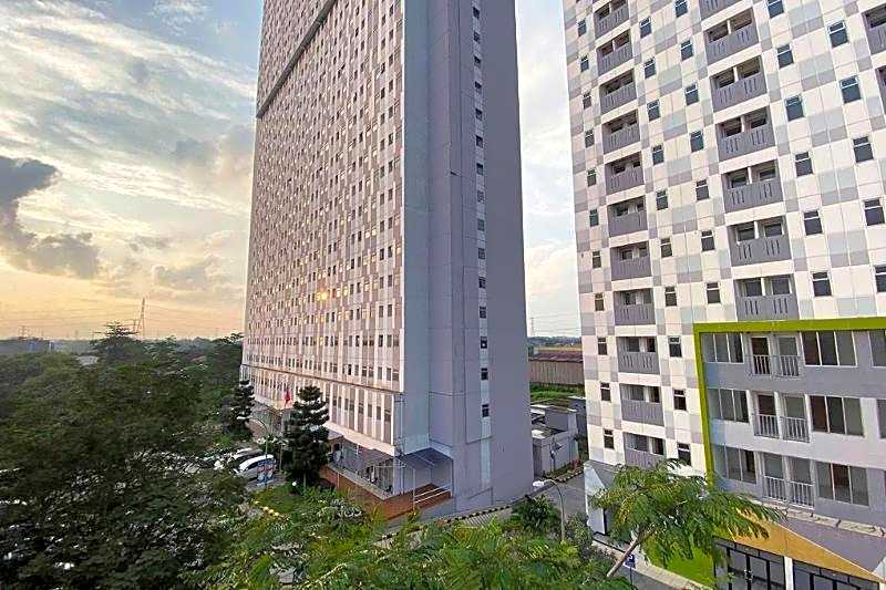 OYO 90241 Gunung Putri Square Apartment