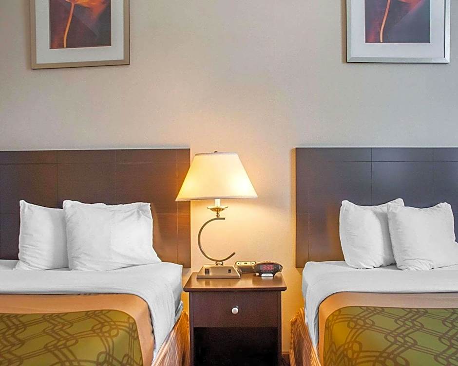 Woodstock Inn and Suites