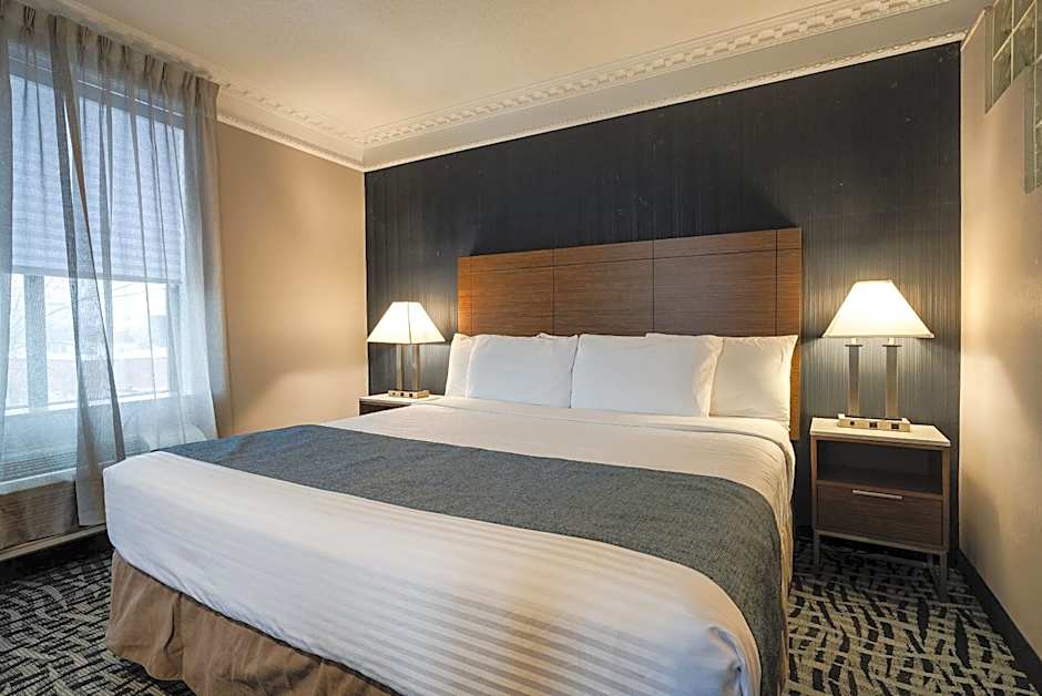 Monte Carlo Inn Toronto West Suites