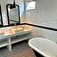 Hotel Le Cardinal Rueil Centre
