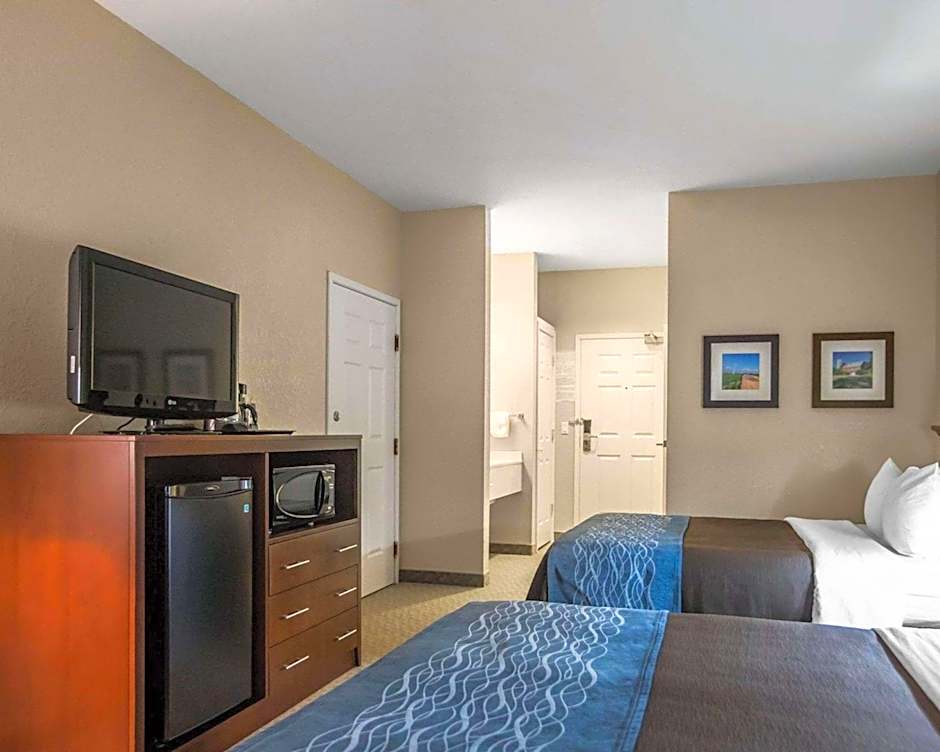 Quality Inn & Suites Dixon Near I-88
