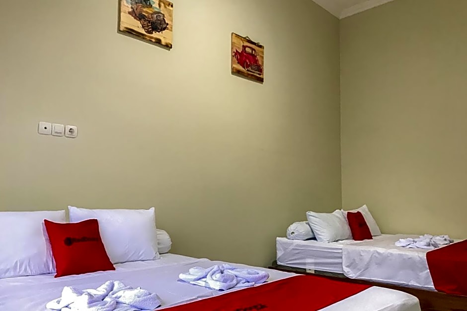 RedDoorz Syariah near Stasiun Madiun 2