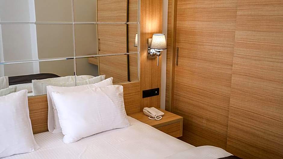 Alesta Seaside Residence