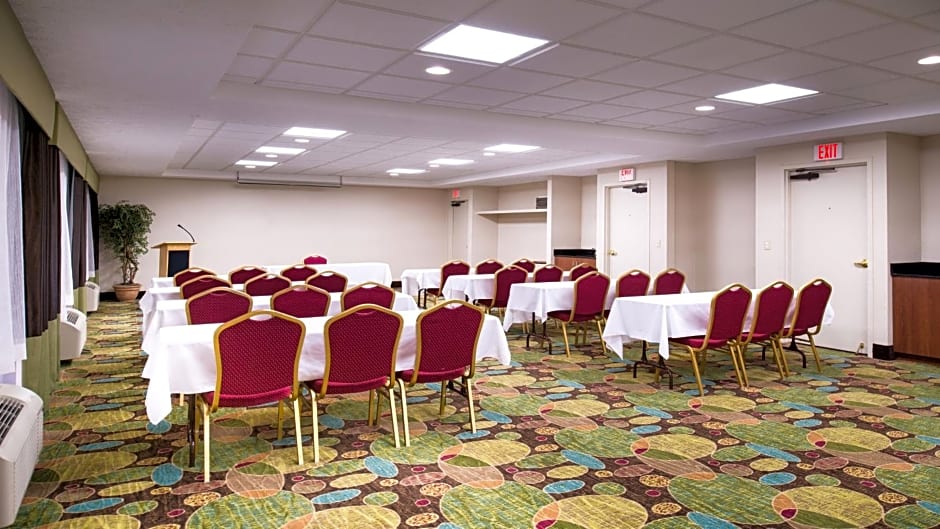 Holiday Inn Hotel & Suites Warren by IHG