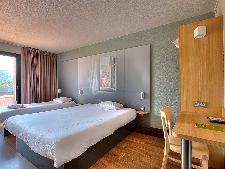 B&B Hôtel Villeneuve Loubet Village