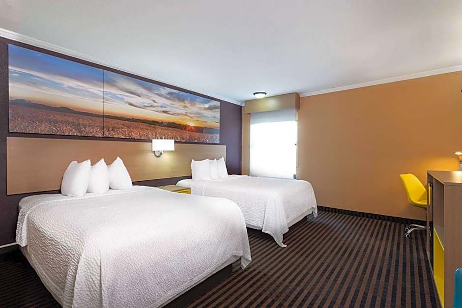 Days Inn by Wyndham Anderson IN