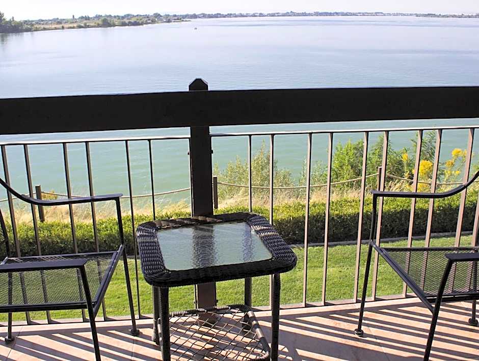 Best Western Plus Lake Front Hotel